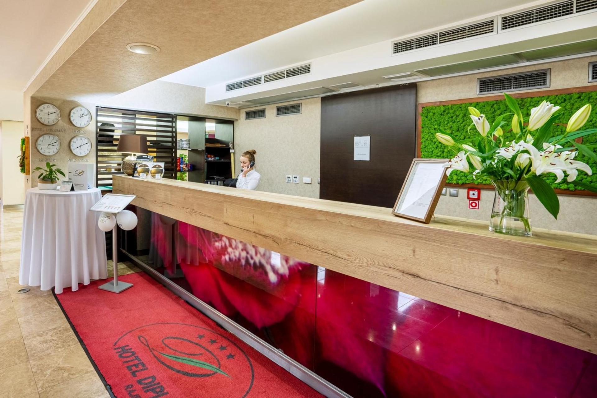 健康外交官酒店 劳耶克特普利采 外观 照片